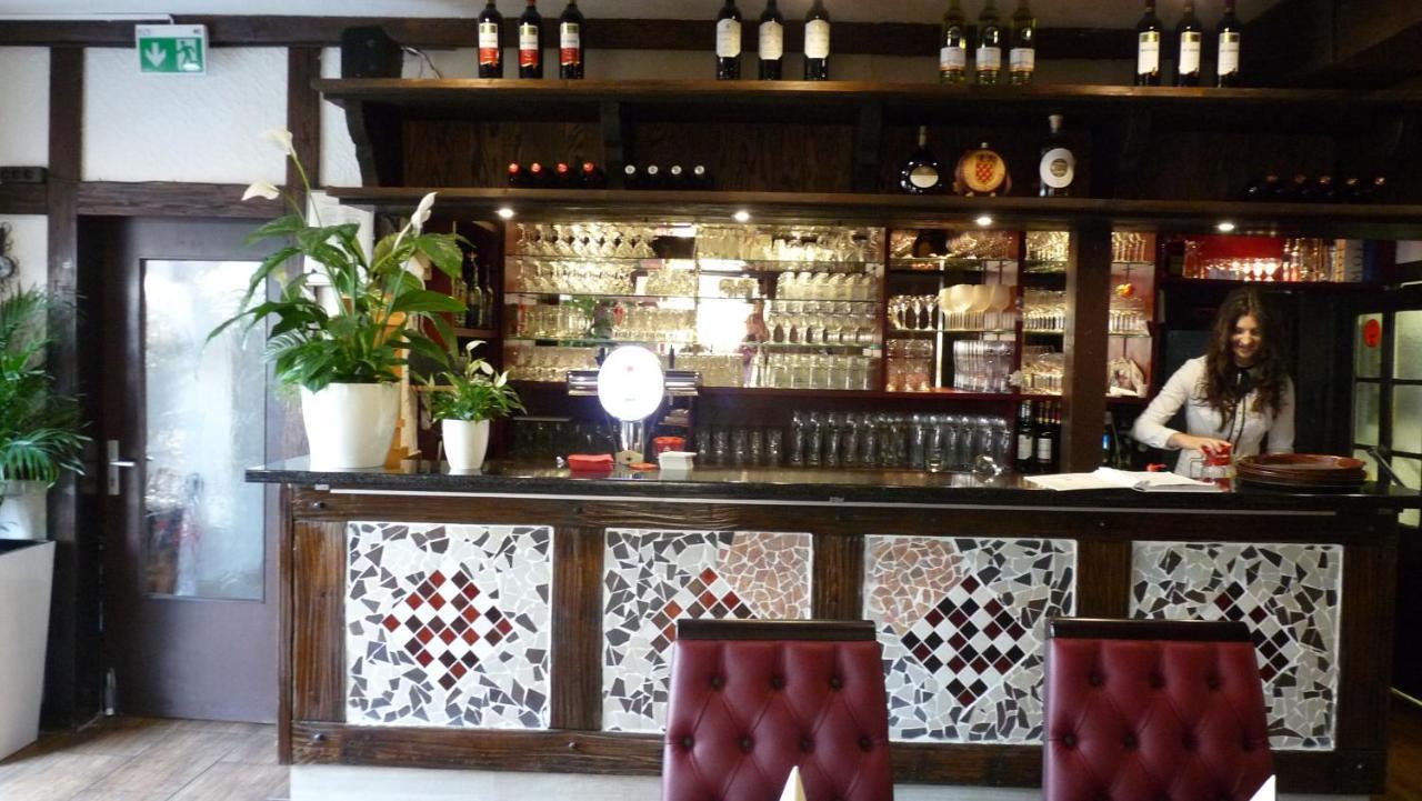 Hotel Rodizio Ug วอล์ฟสบวร์ก ภายนอก รูปภาพ
